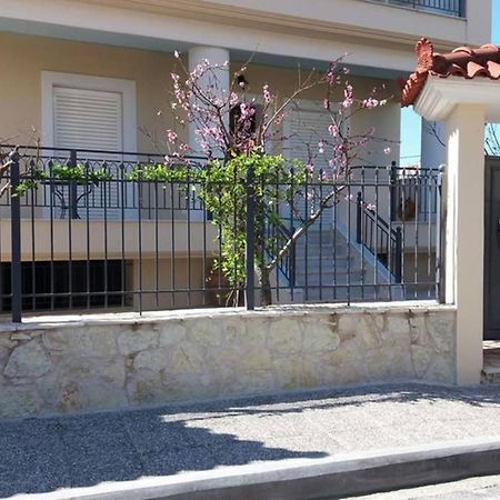New, Bright, Cozy, Autonomous Apartment With Private Entrance And Garden, 42 M2, 5Min To The Beach And City Center Kalamata Eksteriør billede