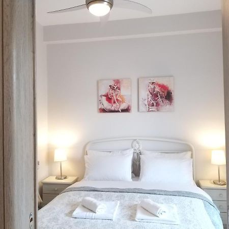 New, Bright, Cozy, Autonomous Apartment With Private Entrance And Garden, 42 M2, 5Min To The Beach And City Center Kalamata Eksteriør billede