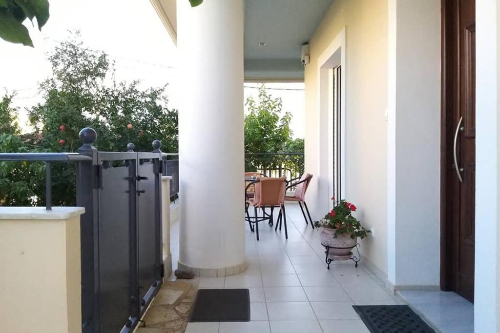 New, Bright, Cozy, Autonomous Apartment With Private Entrance And Garden, 42 M2, 5Min To The Beach And City Center Kalamata Eksteriør billede