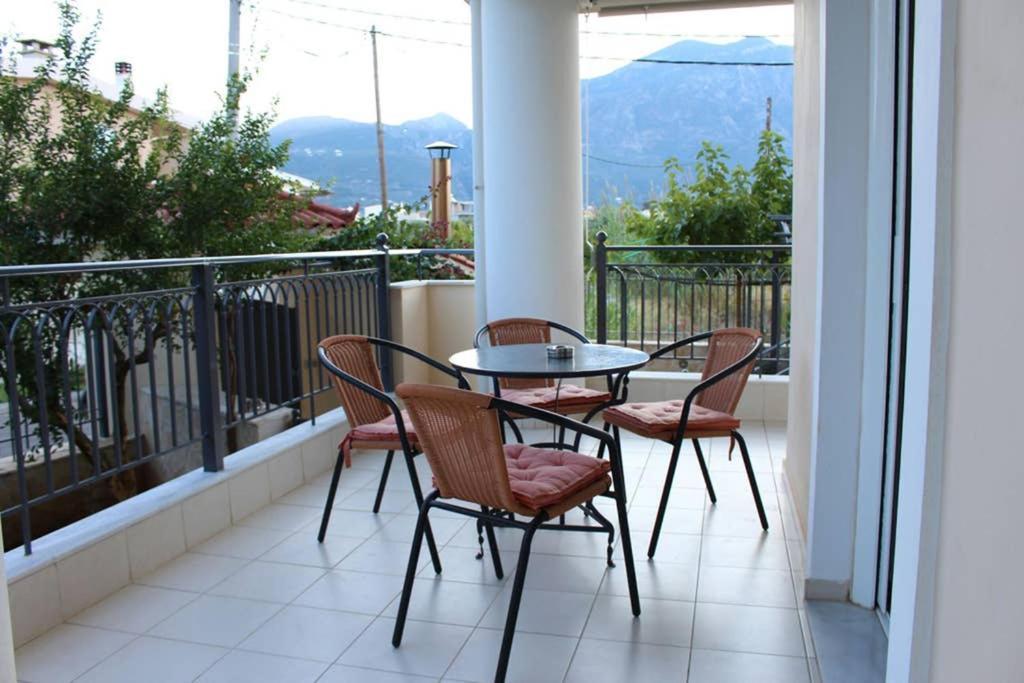 New, Bright, Cozy, Autonomous Apartment With Private Entrance And Garden, 42 M2, 5Min To The Beach And City Center Kalamata Eksteriør billede