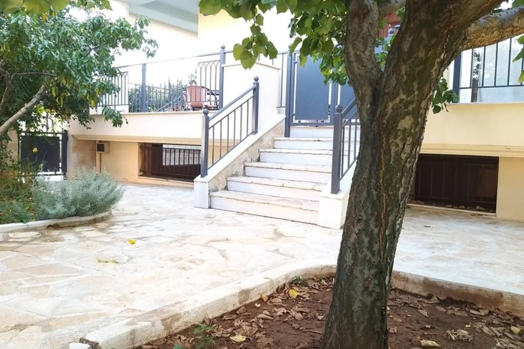 New, Bright, Cozy, Autonomous Apartment With Private Entrance And Garden, 42 M2, 5Min To The Beach And City Center Kalamata Eksteriør billede