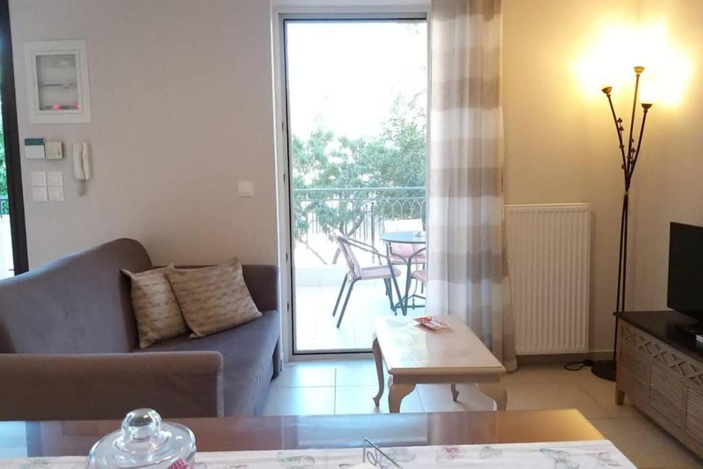 New, Bright, Cozy, Autonomous Apartment With Private Entrance And Garden, 42 M2, 5Min To The Beach And City Center Kalamata Eksteriør billede
