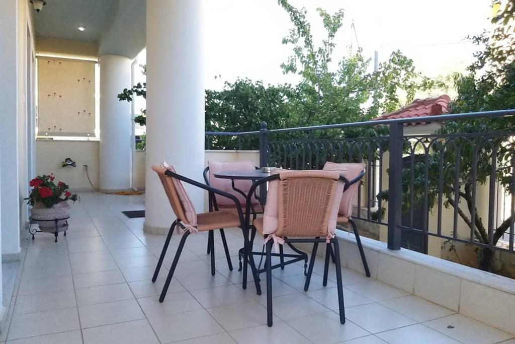 New, Bright, Cozy, Autonomous Apartment With Private Entrance And Garden, 42 M2, 5Min To The Beach And City Center Kalamata Eksteriør billede