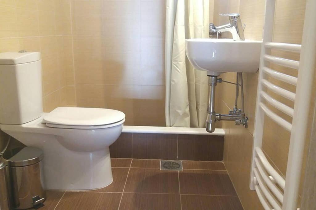 New, Bright, Cozy, Autonomous Apartment With Private Entrance And Garden, 42 M2, 5Min To The Beach And City Center Kalamata Eksteriør billede
