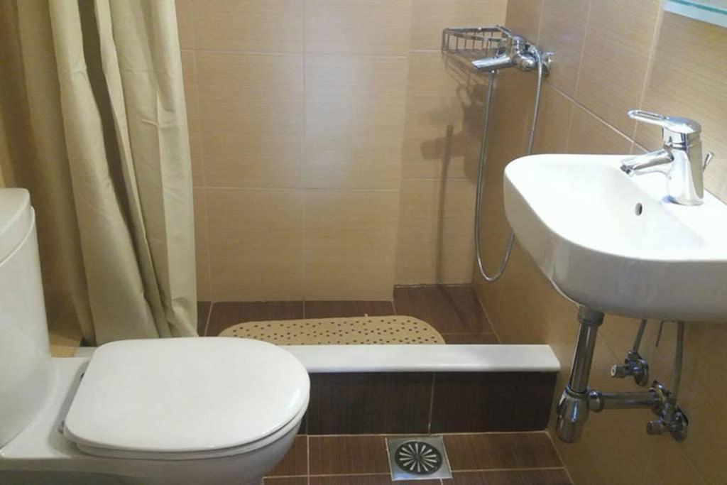 New, Bright, Cozy, Autonomous Apartment With Private Entrance And Garden, 42 M2, 5Min To The Beach And City Center Kalamata Eksteriør billede