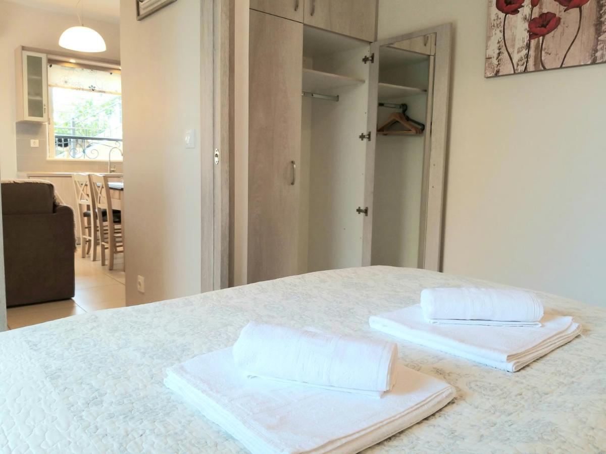 New, Bright, Cozy, Autonomous Apartment With Private Entrance And Garden, 42 M2, 5Min To The Beach And City Center Kalamata Eksteriør billede